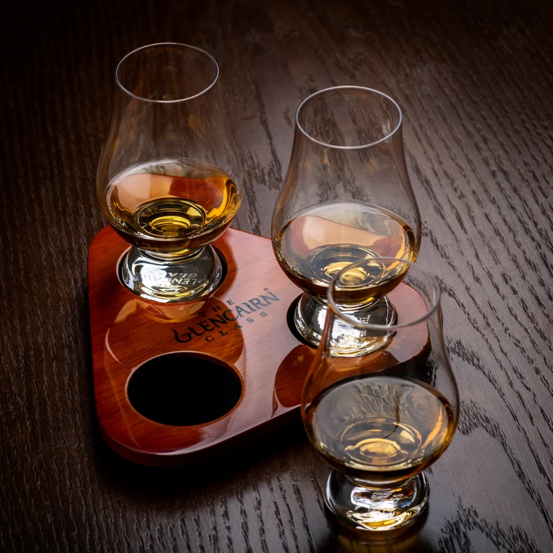 The Glencairn Glass Tasting Set (3 Whiskygläser & 1 Holztablett)