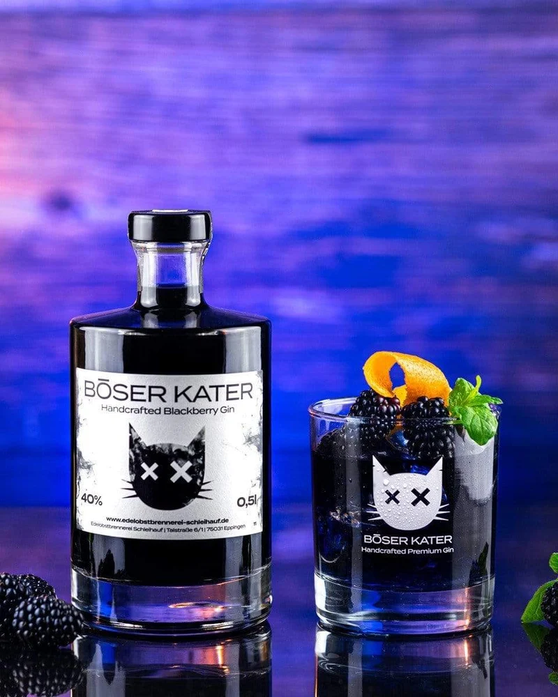Böser Kater Blackberry inklusive Glas