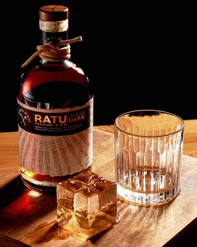 RATU Fijian Premium Rum Liqueur 8 Jahre
