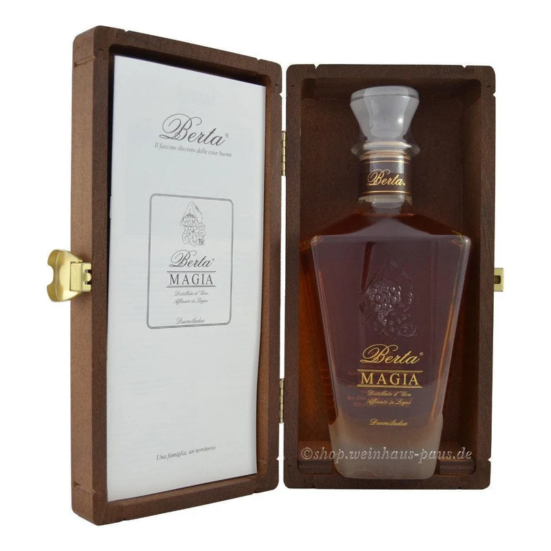 Distillerie Berta Grappa Magia 2013 in edler Holzkiste