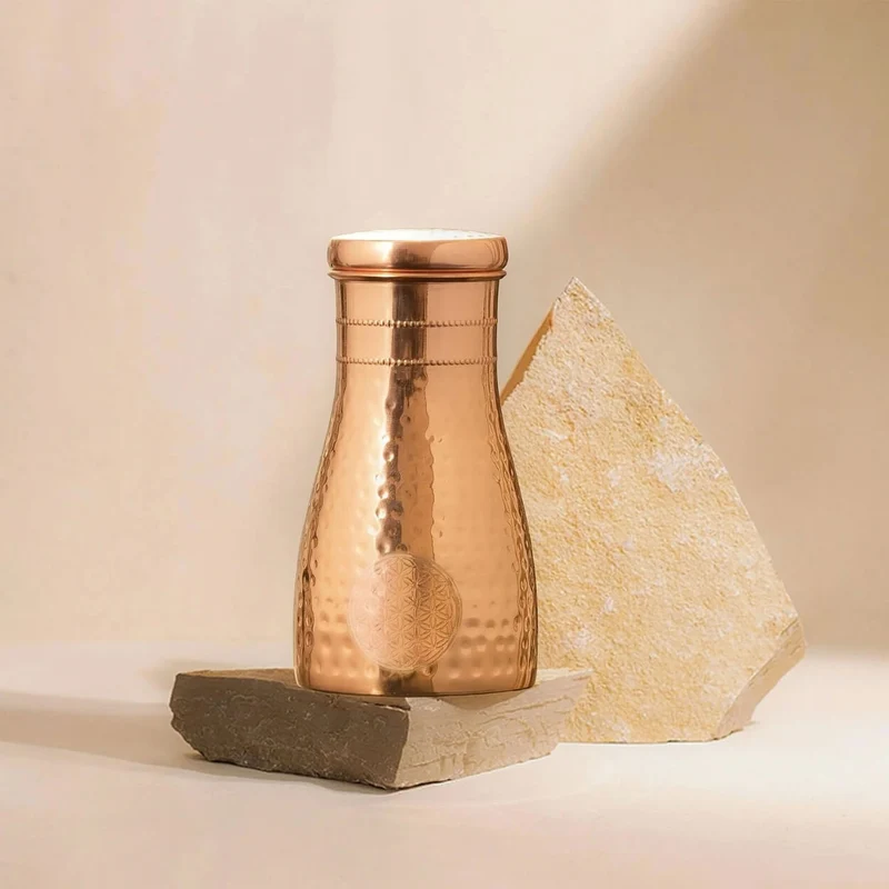 Kupferkaraffe mit „Blume des Lebens“