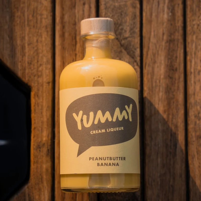 YUMMY Peanutbutter Banana Likör | Erdnuss Banane Sahnelikör | 0,5L | 15%