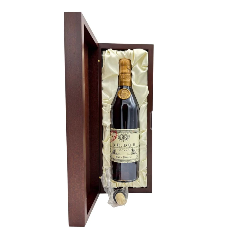 A.E. DOR Vieille Reserve No 7 GP Cognac 0,7L 42% in edler Holzkiste